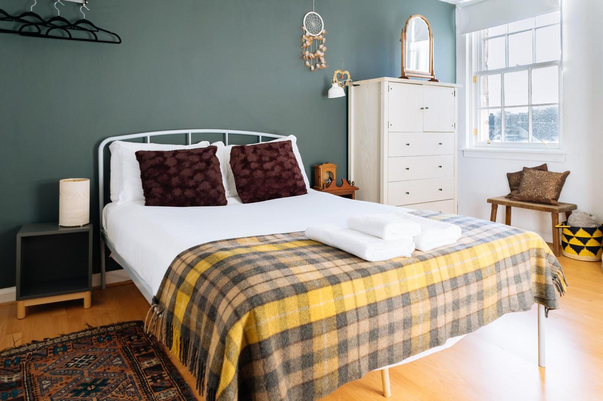 Charming 3 Bedroom Apartment In The Heart Of Vibrant Old Town Edinburgh Ngoại thất bức ảnh