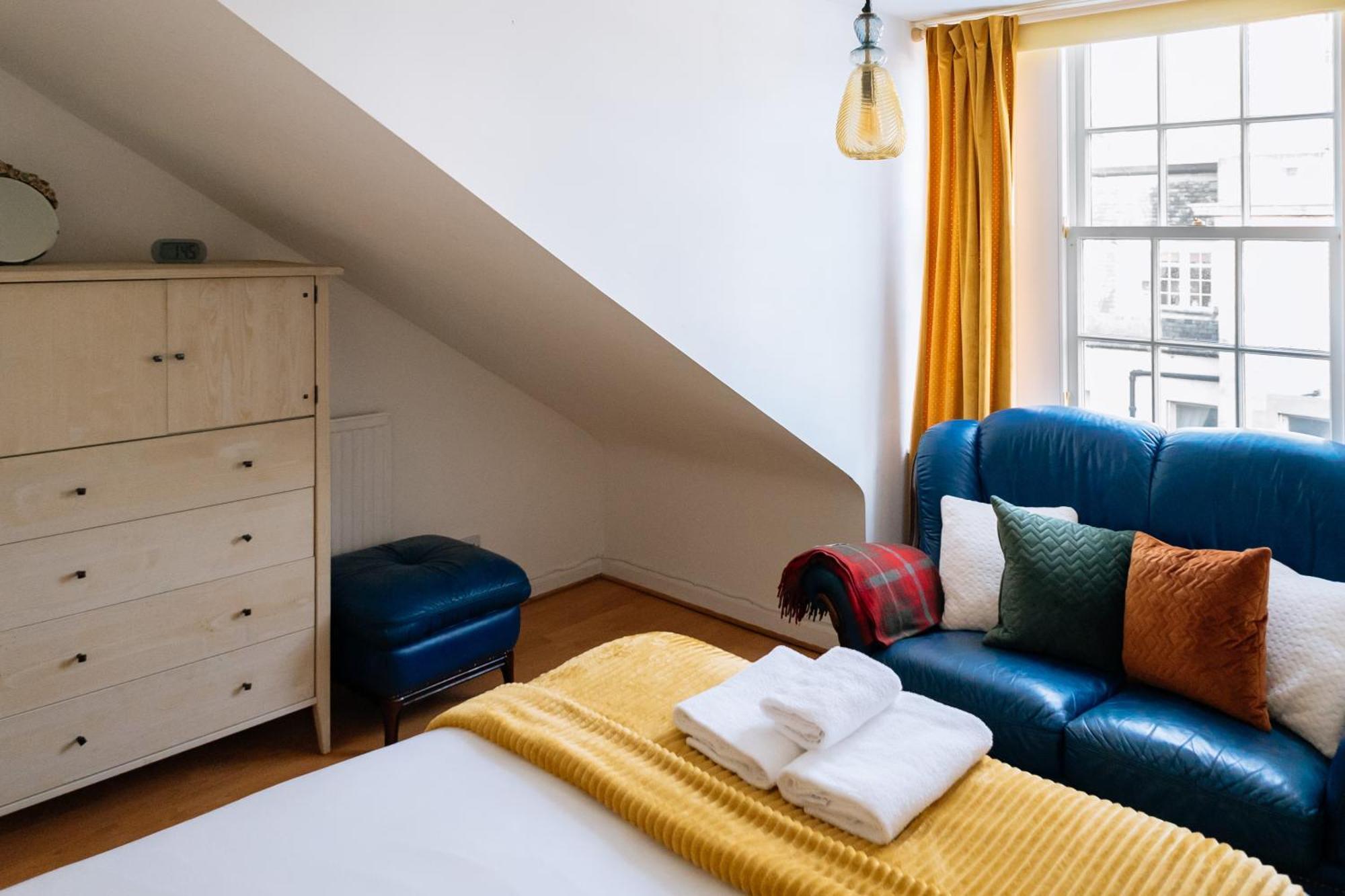 Charming 3 Bedroom Apartment In The Heart Of Vibrant Old Town Edinburgh Ngoại thất bức ảnh